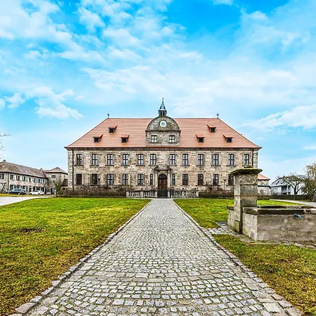 Am Schloss Apartmán Hemhofen